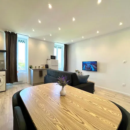 Duplex Urbain Proche Centre-ville De - 6 Pers *