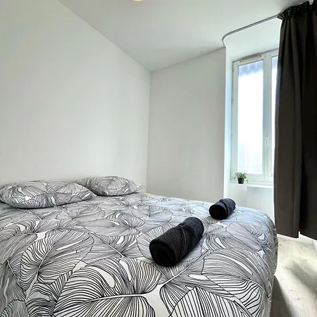 Apartment Duplex Urbain Proche Centre-ville De - 6 Pers *