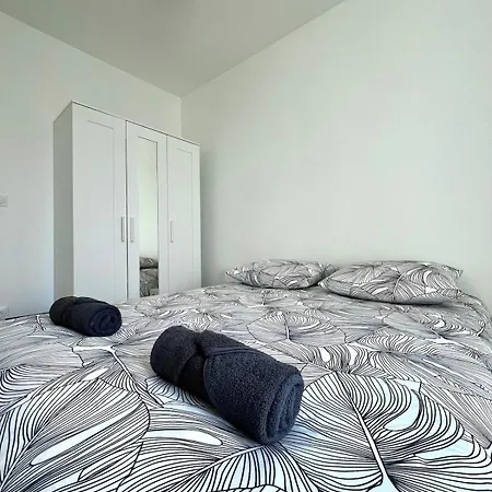 Duplex Urbain Proche Centre-ville De - 6 Pers 公寓